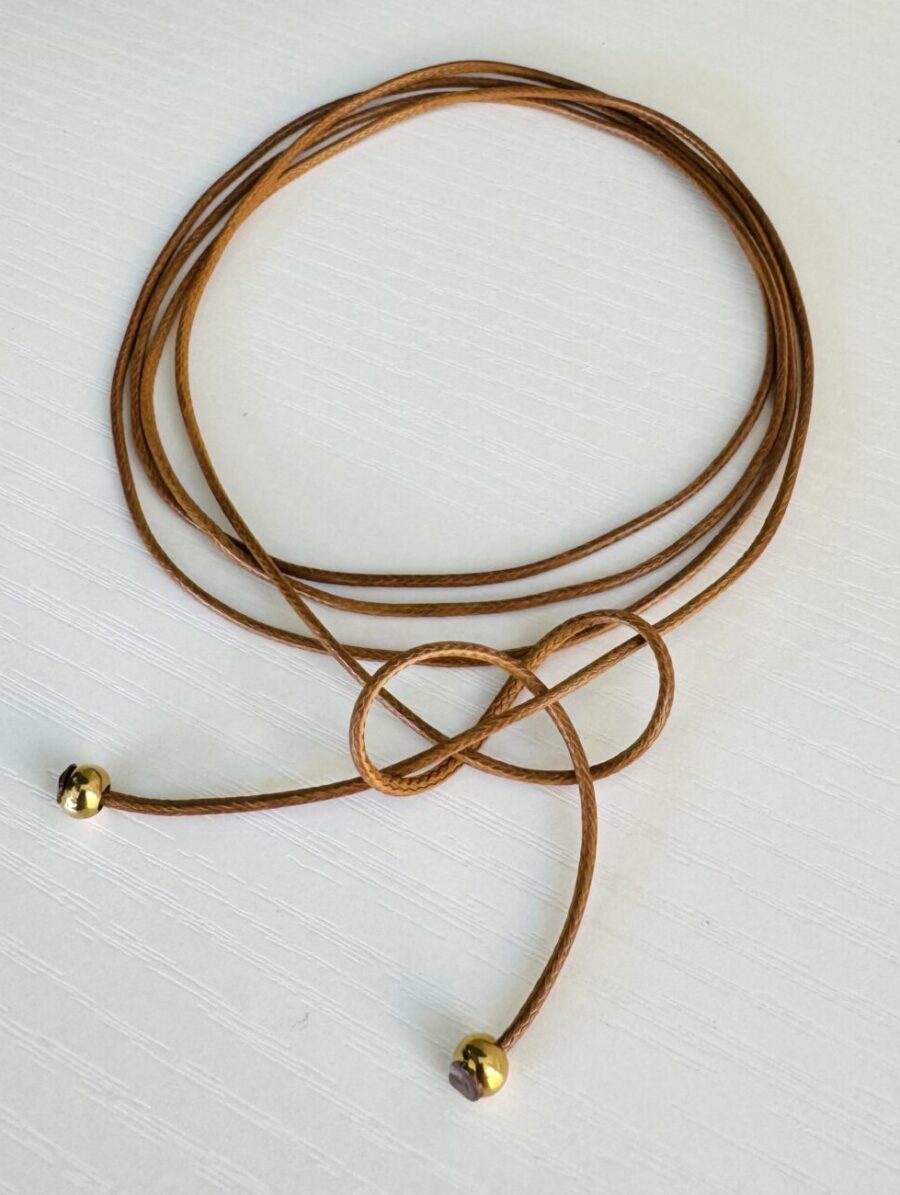 Choker Cordón Borlitas Camel